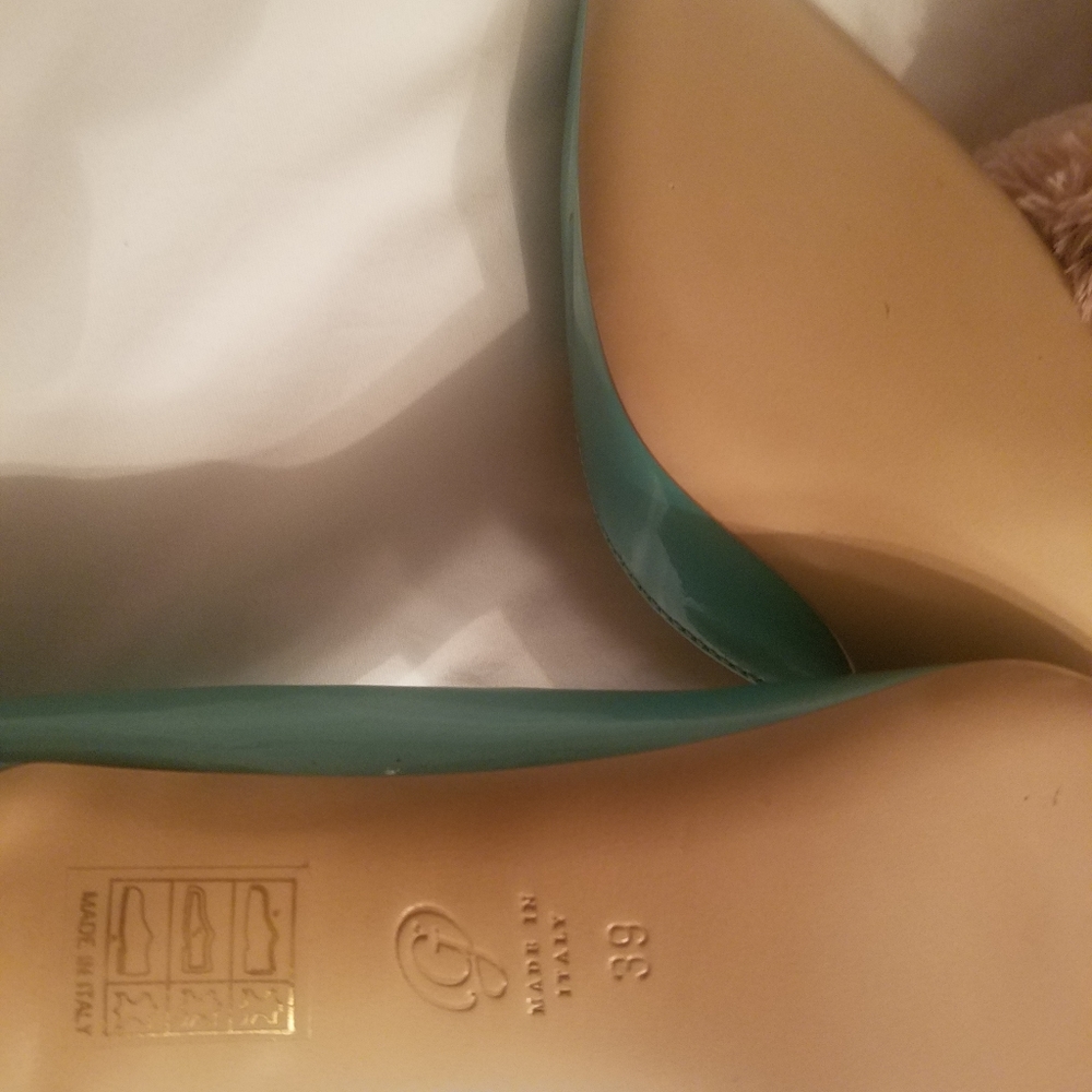 Shoes - Picture 5 of 5
